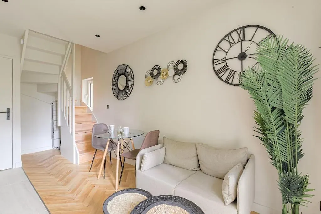 Joli Duplex Avec Jardin, 2 Personnes, Ecully Διαμέρισμα