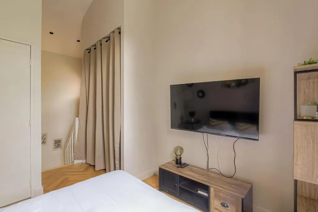 Joli Duplex Avec Jardin, 2 Personnes, Ecully Διαμέρισμα